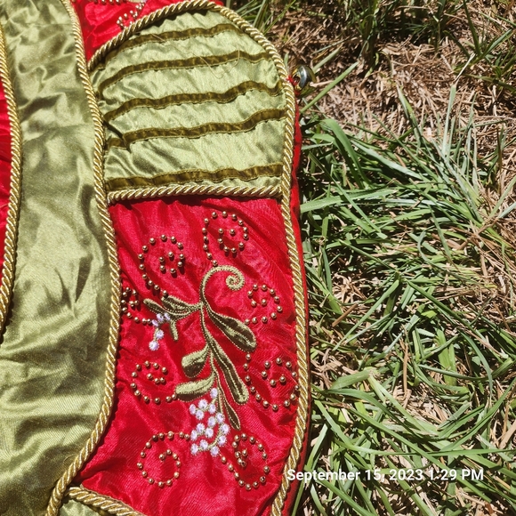 LARGE EMBROIDERD BALSAM HILL TREE SKIRT - Picture 4 of 6